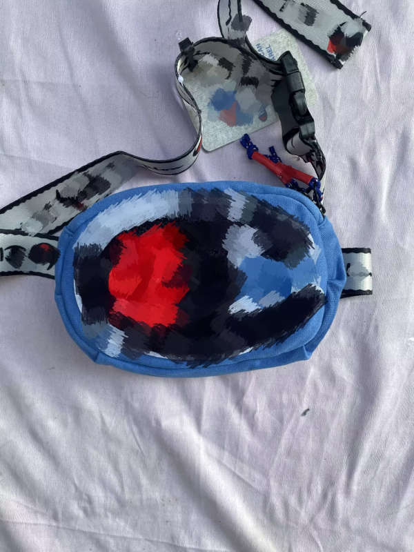 Geantă plush cu stil street-fashion, purtare versatilă: talie, piept sau crossbody, pentru utilizare zilnică, Primăvara 2025