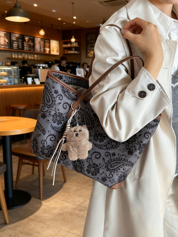 Geantă Tote în stil etnic din nubuc, închidere cu fermoar, căptușeală din poliester, buzunar interior cu fermoar, curele de umăr duble