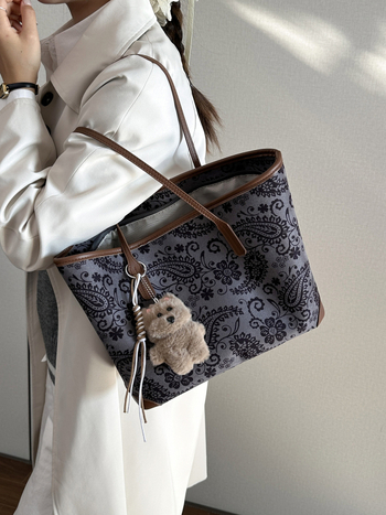 Geantă Tote în stil etnic din nubuc, închidere cu fermoar, căptușeală din poliester, buzunar interior cu fermoar, curele de umăr duble