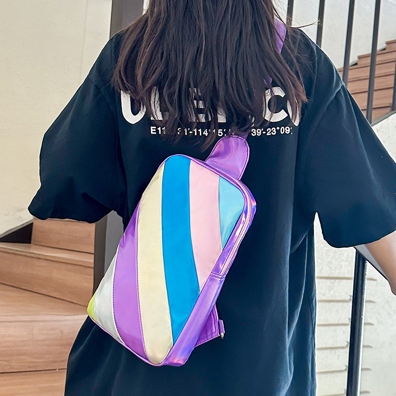 Geantă crossbody pentru femei Kurt Geiger cu cusături în contrast — material PU; căptuială poliester; închidere cu fermoar; buzunar pentru telefon mobil; Toamnă 2024