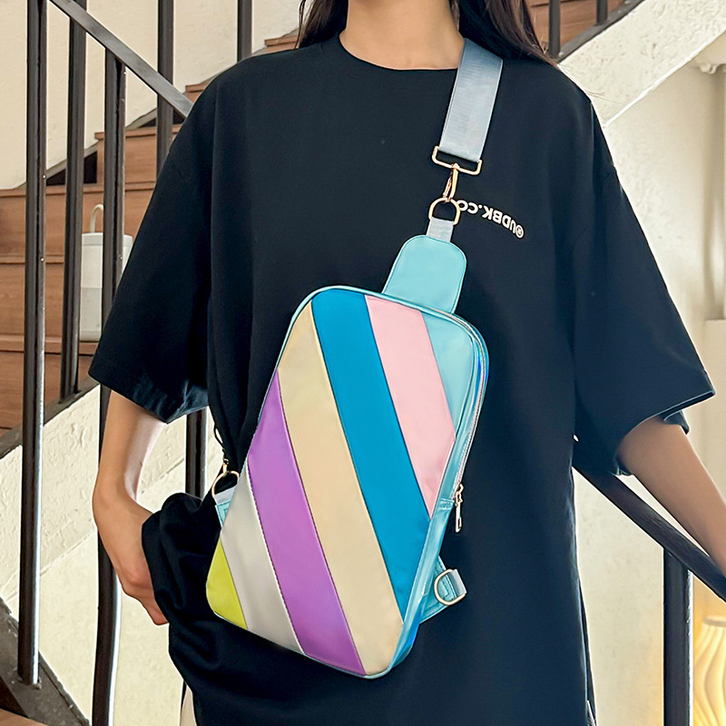 Geantă crossbody pentru femei Kurt Geiger cu cusături în contrast — material PU; căptuială poliester; închidere cu fermoar; buzunar pentru telefon mobil; Toamnă 2024