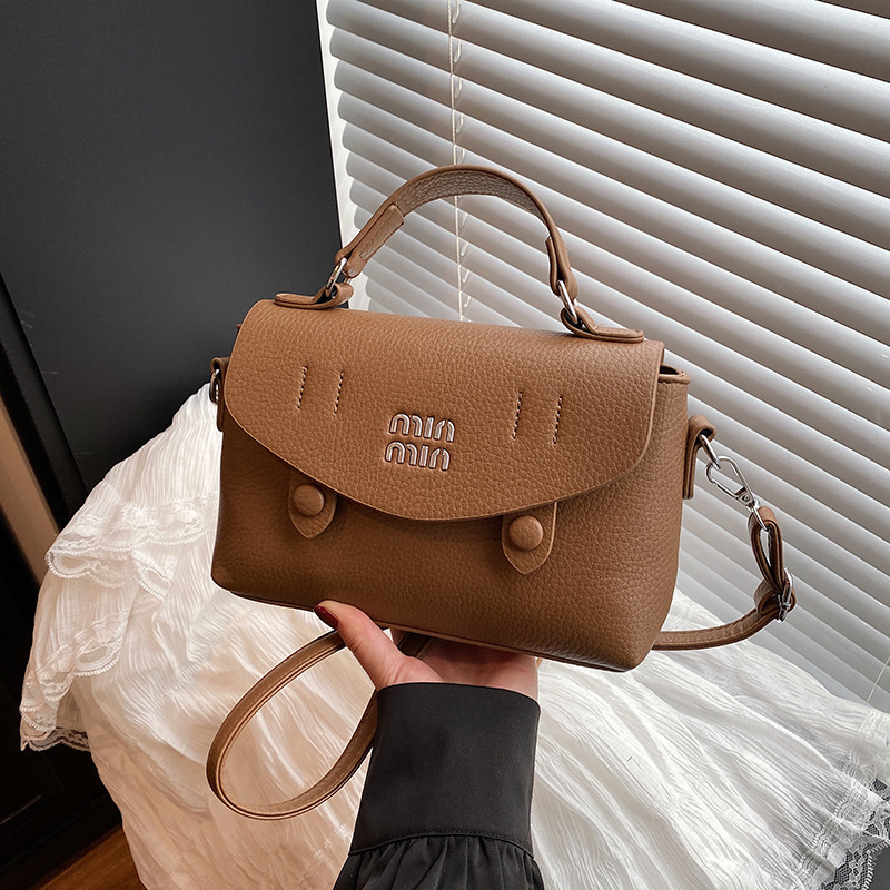 PU crossbody torbica, mala kvadratna silueta, zatvarač, unutarnji džep za telefon, poliester podstava, šifra proizvoda YY8007.