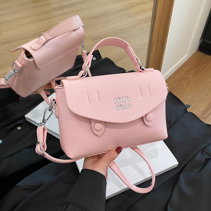 PU crossbody torbica, mala kvadratna silueta, zatvarač, unutarnji džep za telefon, poliester podstava, šifra proizvoda YY8007.