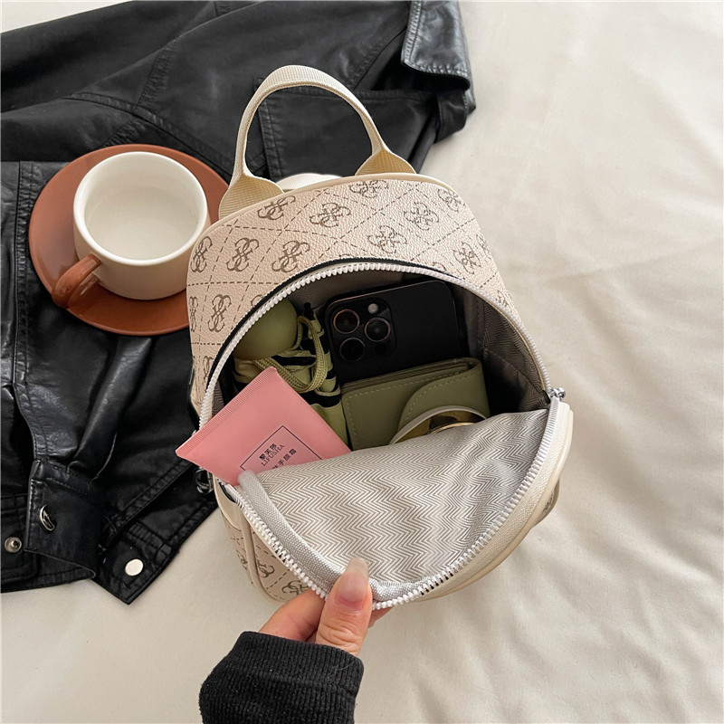 Γυναικεία τσάντα PVC σε street fashion, τρισδιάστατος εξωτερικός σχεδιασμός, 3-σε-1 τσάντα: σακίδιο/ώμου/crossbody με θήκη φερμουάρ