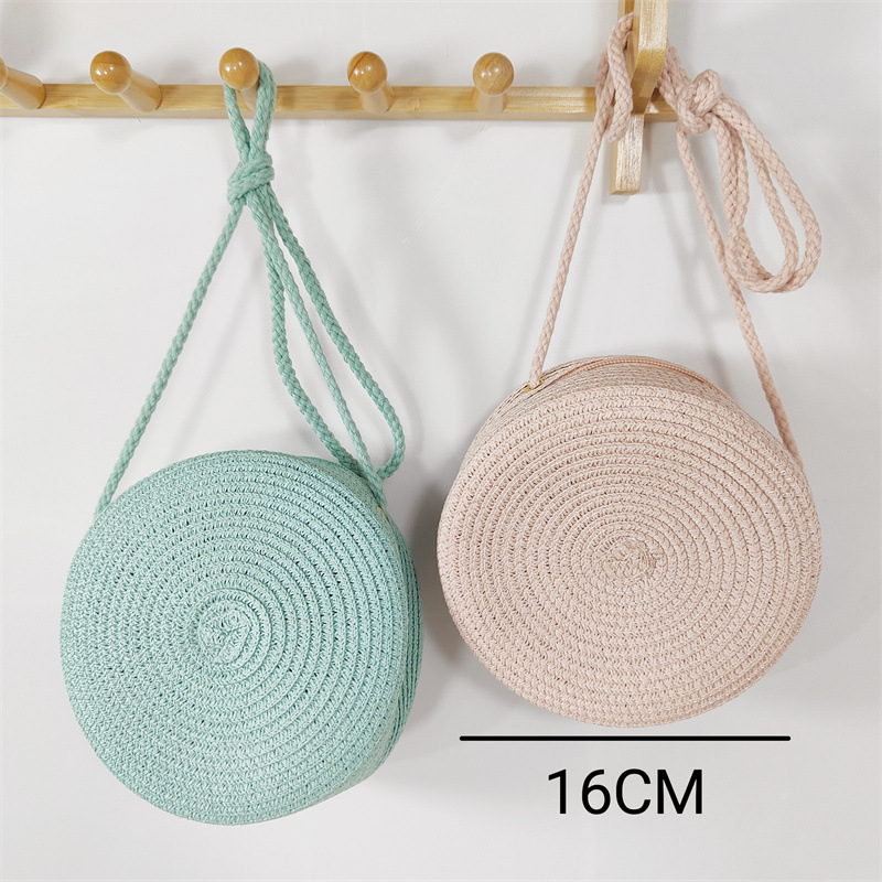 Geantă rotundă din pai, împletită, cu fermoar, curea de umăr, buzunare pentru telefon și ID