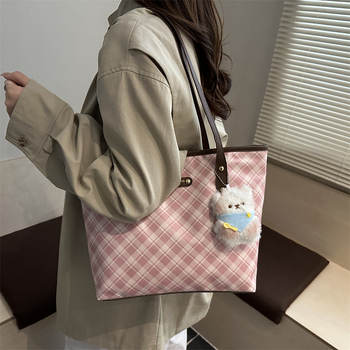 Női tote táska, nagy kapacitás, városi minimalist stílus, cipzáras nyitás, poliészter bélés, vízszintes négyszögletes forma