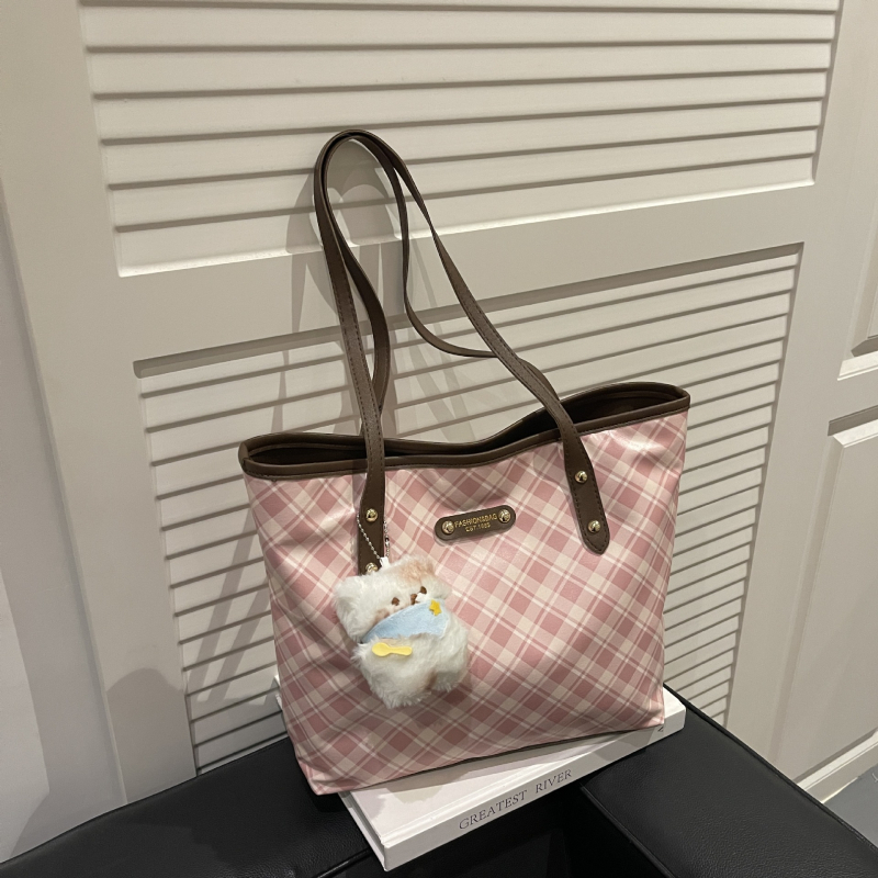 Női tote táska, nagy kapacitás, városi minimalist stílus, cipzáras nyitás, poliészter bélés, vízszintes négyszögletes forma