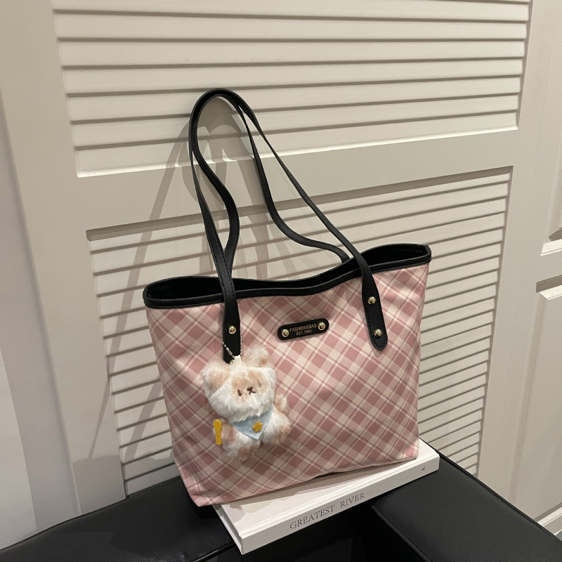 Női tote táska, nagy kapacitás, városi minimalist stílus, cipzáras nyitás, poliészter bélés, vízszintes négyszögletes forma