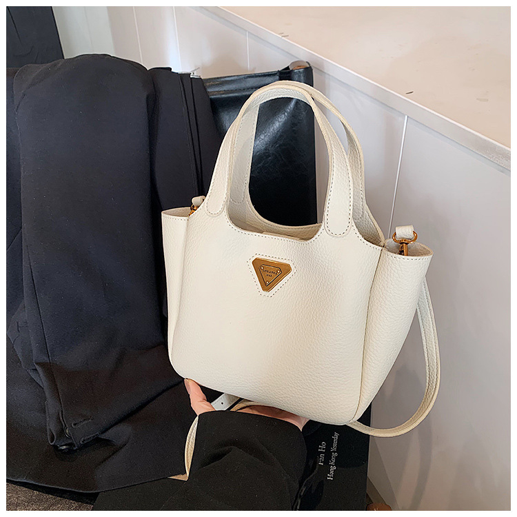 Női PU anyagú vödörtáska, városi egyszerű stílus, zipzáras záródás, belső cipzáros zseb, poliészter bélés