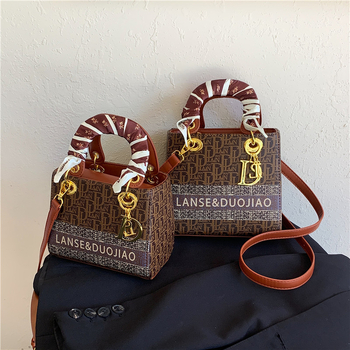 Női vászontáska Princess Diana stílusban, vízszintes négyszögletes forma, cipzár, belső zseb a telefon számára.