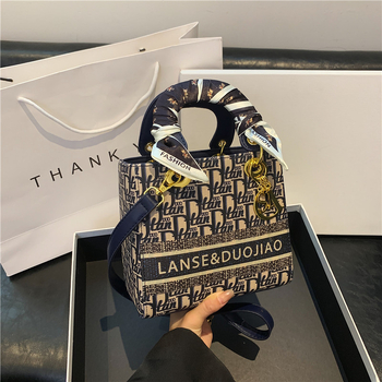 Női vászontáska Princess Diana stílusban, vízszintes négyszögletes forma, cipzár, belső zseb a telefon számára.