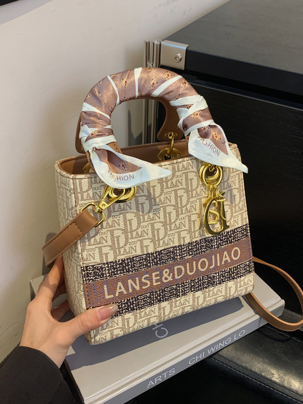 Női vászontáska Princess Diana stílusban, vízszintes négyszögletes forma, cipzár, belső zseb a telefon számára.