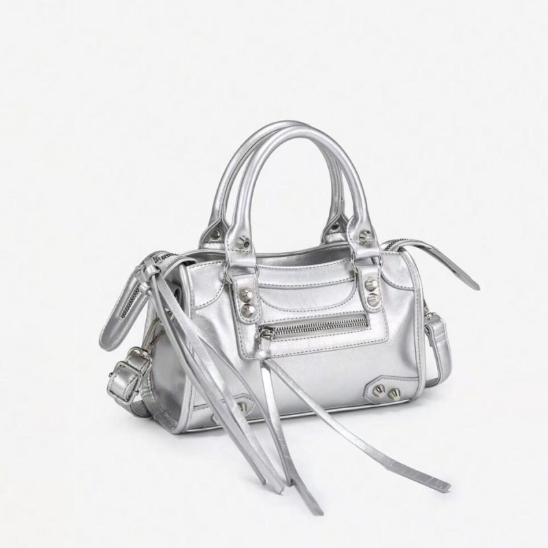 Geantă crossbody pentru femei cu nituri — stil casual, poliester, stil motocicletă, căptușeală PU, închidere cu capac