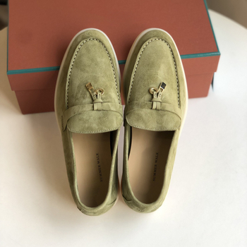 Λόφερ από σουέντ προβάτων; επάνω μέρος από σουέντ; εσωτερικό από φυσικό δέρμα; σόλα TPU; χαμηλός τακούνι 1–3 εκ