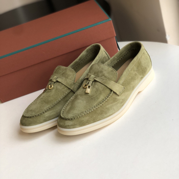 Λόφερ από σουέντ προβάτων; επάνω μέρος από σουέντ; εσωτερικό από φυσικό δέρμα; σόλα TPU; χαμηλός τακούνι 1–3 εκ