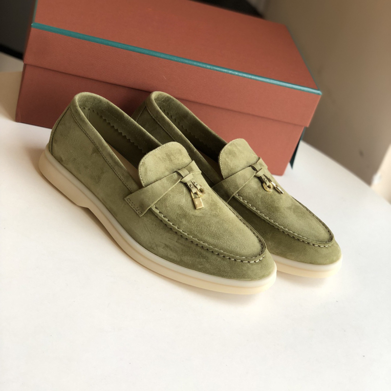 Λόφερ από σουέντ προβάτων; επάνω μέρος από σουέντ; εσωτερικό από φυσικό δέρμα; σόλα TPU; χαμηλός τακούνι 1–3 εκ