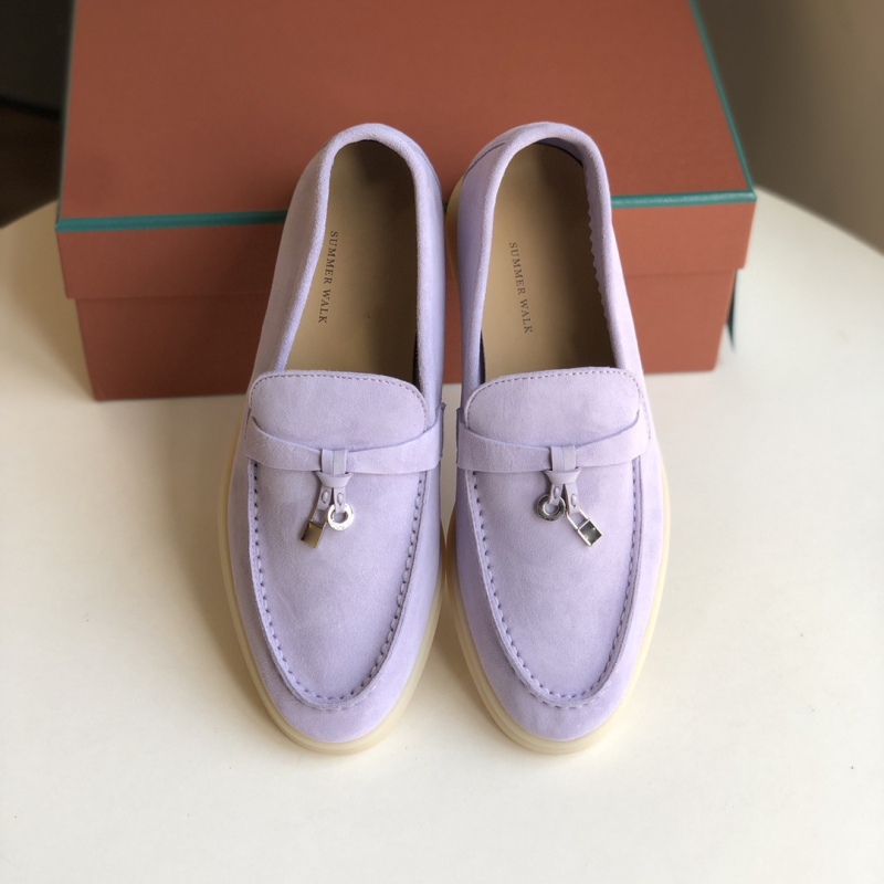 Λόφερ από σουέντ προβάτων; επάνω μέρος από σουέντ; εσωτερικό από φυσικό δέρμα; σόλα TPU; χαμηλός τακούνι 1–3 εκ