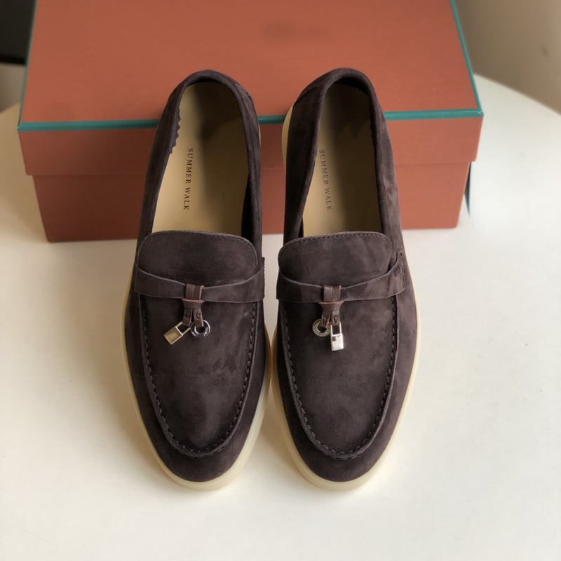 Λόφερ από σουέντ προβάτων; επάνω μέρος από σουέντ; εσωτερικό από φυσικό δέρμα; σόλα TPU; χαμηλός τακούνι 1–3 εκ