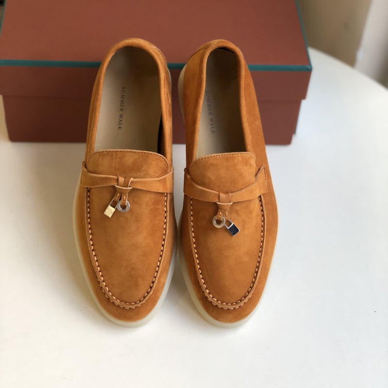 Λόφερ από σουέντ προβάτων; επάνω μέρος από σουέντ; εσωτερικό από φυσικό δέρμα; σόλα TPU; χαμηλός τακούνι 1–3 εκ