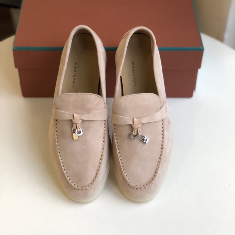 Λόφερ από σουέντ προβάτων; επάνω μέρος από σουέντ; εσωτερικό από φυσικό δέρμα; σόλα TPU; χαμηλός τακούνι 1–3 εκ