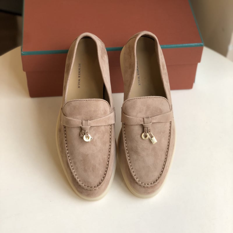 Λόφερ από σουέντ προβάτων; επάνω μέρος από σουέντ; εσωτερικό από φυσικό δέρμα; σόλα TPU; χαμηλός τακούνι 1–3 εκ