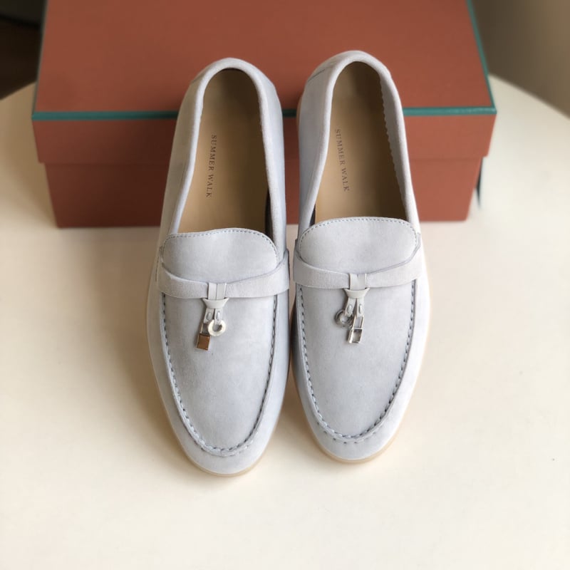 Λόφερ από σουέντ προβάτων; επάνω μέρος από σουέντ; εσωτερικό από φυσικό δέρμα; σόλα TPU; χαμηλός τακούνι 1–3 εκ