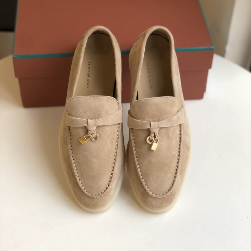 Λόφερ από σουέντ προβάτων; επάνω μέρος από σουέντ; εσωτερικό από φυσικό δέρμα; σόλα TPU; χαμηλός τακούνι 1–3 εκ