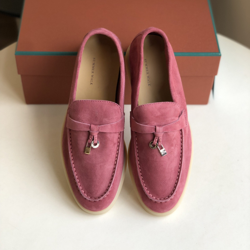 Λόφερ από σουέντ προβάτων; επάνω μέρος από σουέντ; εσωτερικό από φυσικό δέρμα; σόλα TPU; χαμηλός τακούνι 1–3 εκ