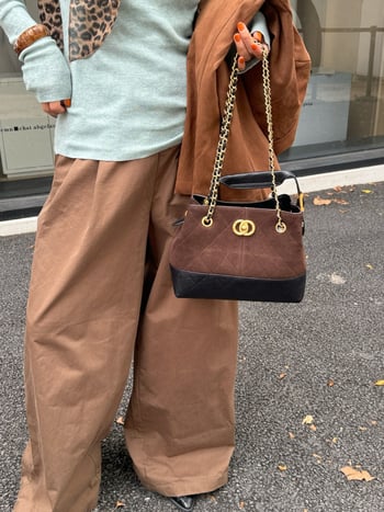 Geantă de mână din piele naturală, model diamantat, tote orizontală, închidere cu cataramă, buzunar intern cu fermoar și compartiment, căptușeală poliester-cotton