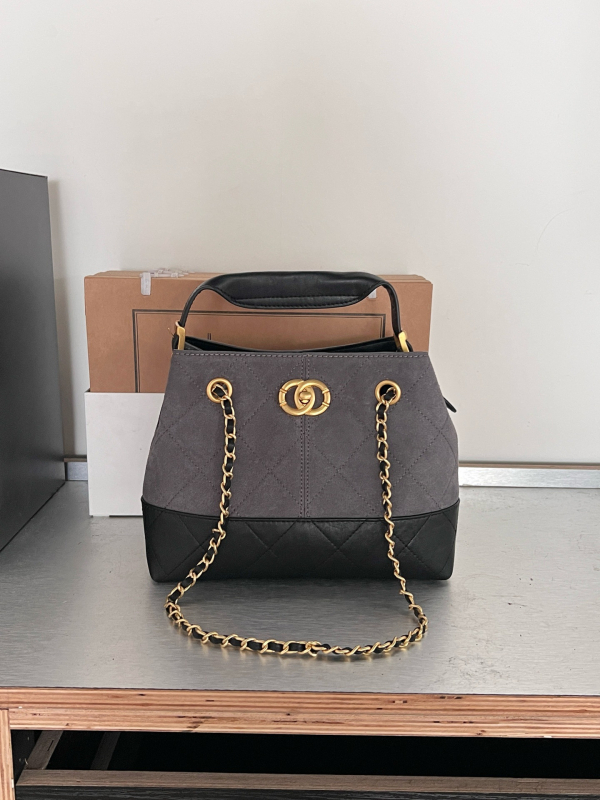 Geantă de mână din piele naturală, model diamantat, tote orizontală, închidere cu cataramă, buzunar intern cu fermoar și compartiment, căptușeală poliester-cotton