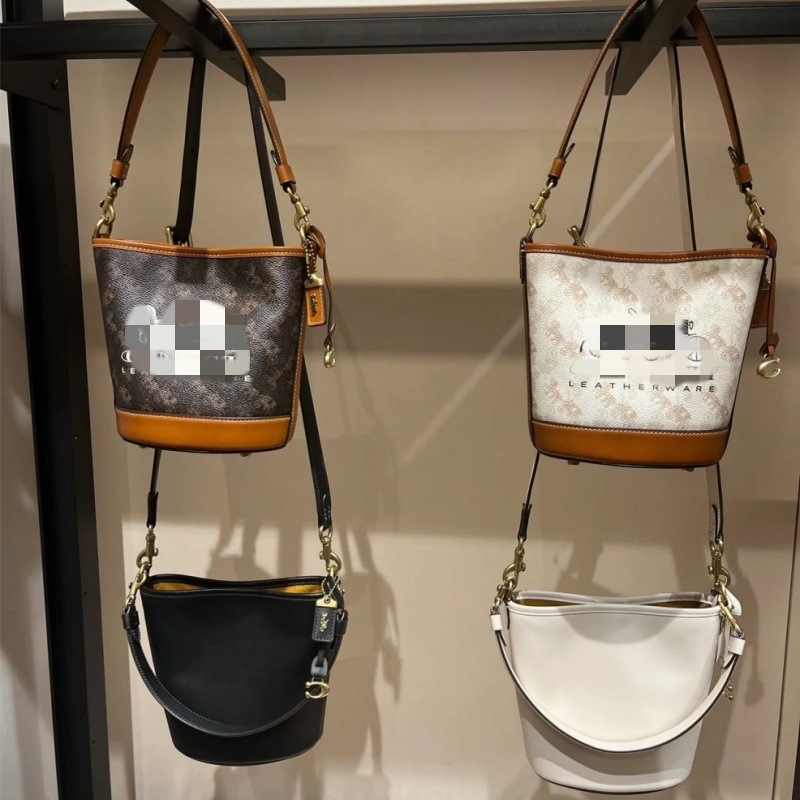 Geantă bucket din PVC, în stil street, cu închidere magnetică și căptușeală din pânză