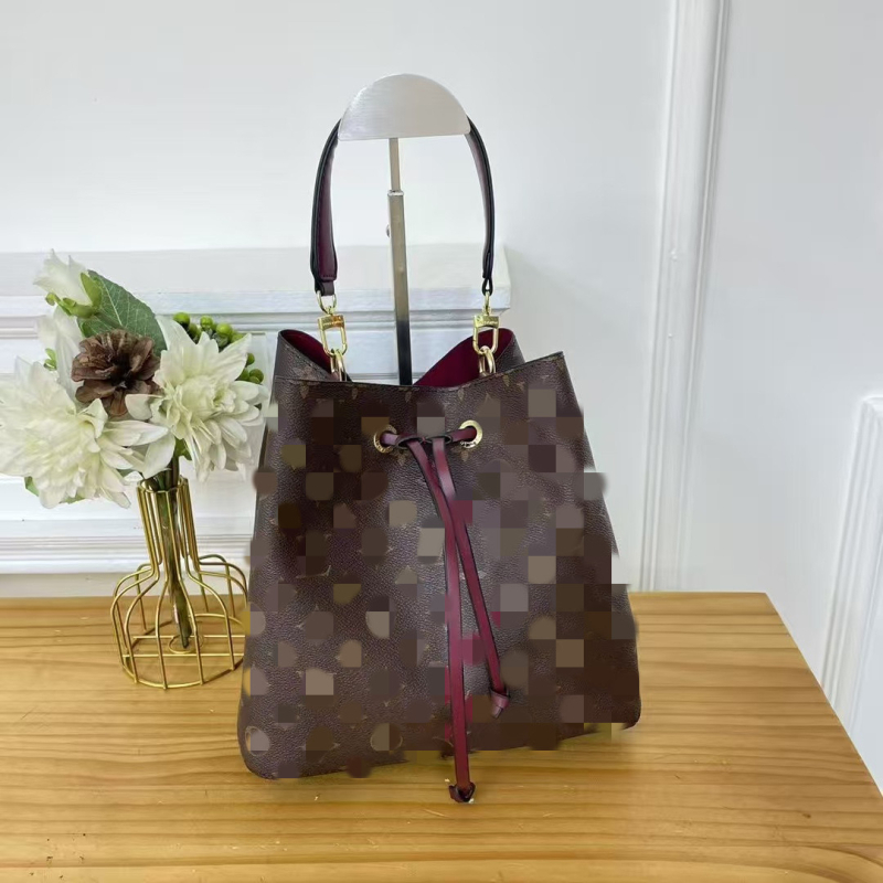 Geantă bucket din PU, stil urban simplu, deschidere cu șnur, căptușeală poliester, buzunar intern pentru documente, compartiment intern, o curea, toamna 2025