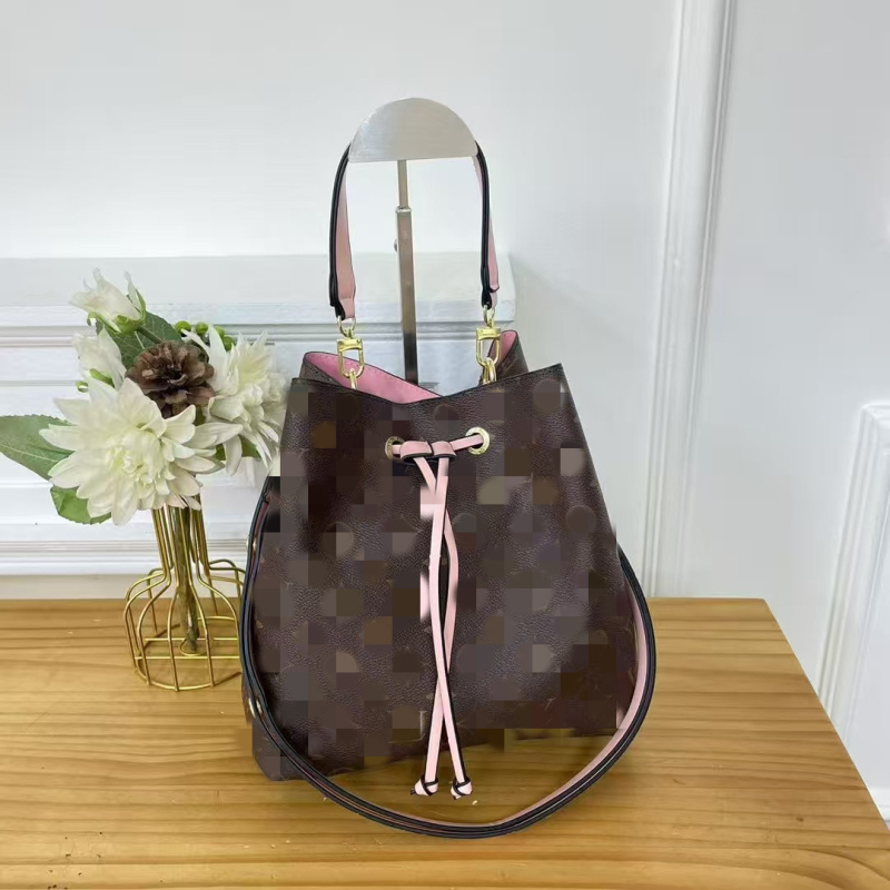 Geantă bucket din PU, stil urban simplu, deschidere cu șnur, căptușeală poliester, buzunar intern pentru documente, compartiment intern, o curea, toamna 2025