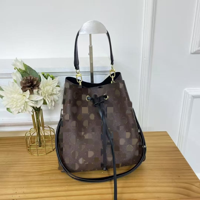 Geantă bucket din PU, stil urban simplu, deschidere cu șnur, căptușeală poliester, buzunar intern pentru documente, compartiment intern, o curea, toamna 2025