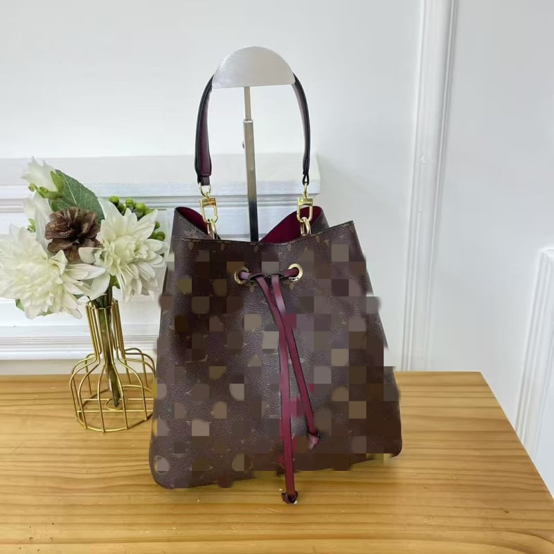 Geantă bucket din PU, stil urban simplu, deschidere cu șnur, căptușeală poliester, buzunar intern pentru documente, compartiment intern, o curea, toamna 2025