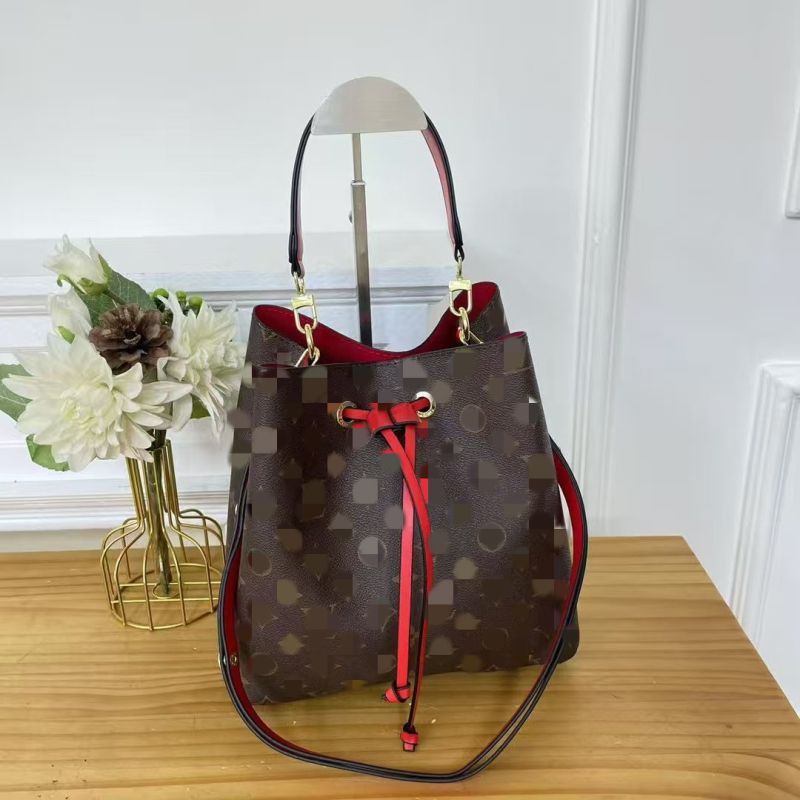 Geantă bucket din PU, stil urban simplu, deschidere cu șnur, căptușeală poliester, buzunar intern pentru documente, compartiment intern, o curea, toamna 2025