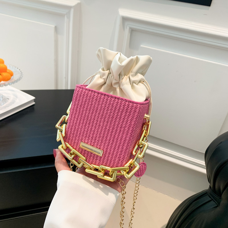 Torba tipa kanta, PU materijal, otvaranje šnira, unutarnja džep za dokumente, podstava od sintetičke kože