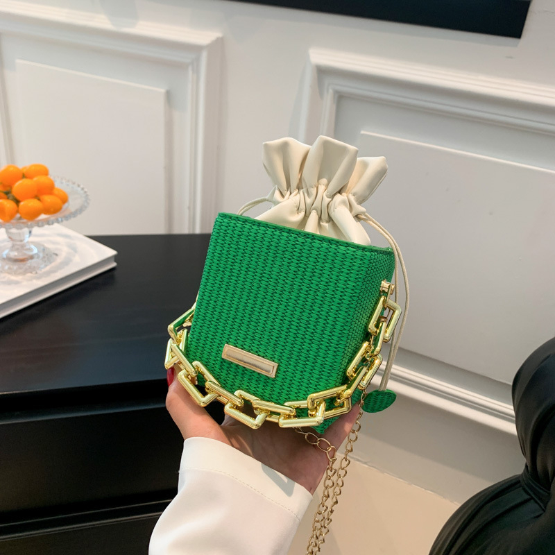 Torba tipa kanta, PU materijal, otvaranje šnira, unutarnja džep za dokumente, podstava od sintetičke kože