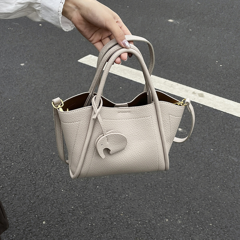 PU torba u obliku košare, urbanistički stil, dizajn basket bag, oblik školjke, zatvaranje zipom