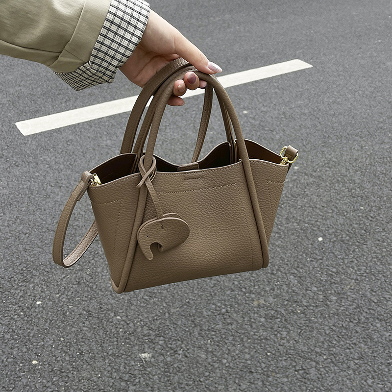 PU torba u obliku košare, urbanistički stil, dizajn basket bag, oblik školjke, zatvaranje zipom
