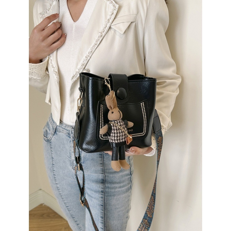 Bucket torba s cyber funkcijom, Corduroy materijal, PU podstava, Zip zatvaranje, Sea Time marka