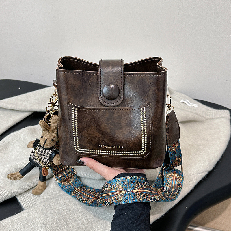 Bucket torba s cyber funkcijom, Corduroy materijal, PU podstava, Zip zatvaranje, Sea Time marka