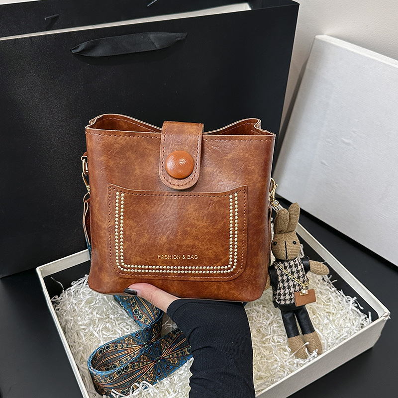 Bucket torba s cyber funkcijom, Corduroy materijal, PU podstava, Zip zatvaranje, Sea Time marka