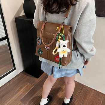 Ženski ruksak s oznakom, PU materijal, vertikalni kvadratni oblik, magnetsko kopčanje, unutarnja džep s zipom i džep za mobitel, dvostruke naramenice, zimska sezona