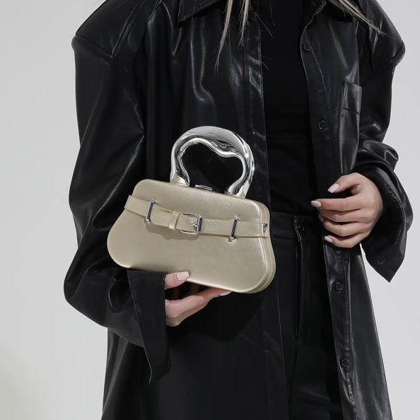 PU torbica u Cross-border stilu, mekana konstrukcija, podstava od sintetičke kože, proljeće 2026