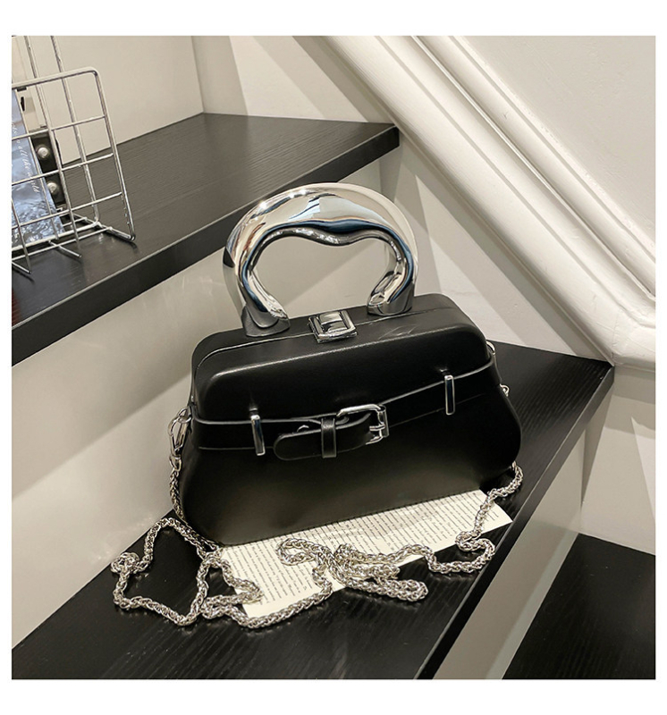 PU torbica u Cross-border stilu, mekana konstrukcija, podstava od sintetičke kože, proljeće 2026