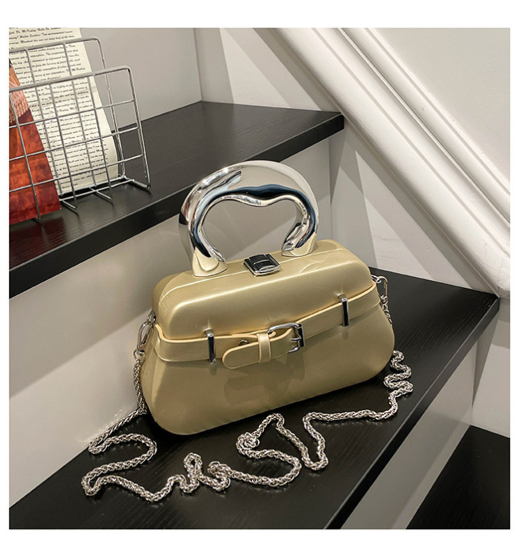 PU torbica u Cross-border stilu, mekana konstrukcija, podstava od sintetičke kože, proljeće 2026