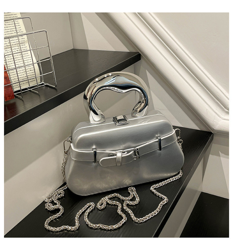 PU torbica u Cross-border stilu, mekana konstrukcija, podstava od sintetičke kože, proljeće 2026