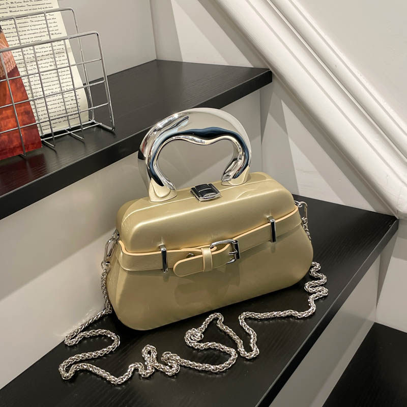 PU torbica u Cross-border stilu, mekana konstrukcija, podstava od sintetičke kože, proljeće 2026