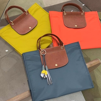 Laptop torba - ulični stil, koža od kravljeg split-a, kutijastog oblika, unutarnji džepovi za telefon, laptop i kameru